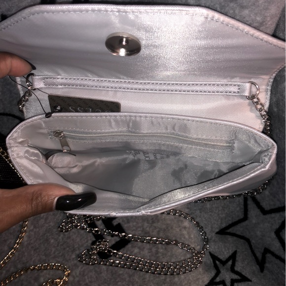 New Guess Magnetic Snap-closure Handbag/Shoulderbag- Silver/Silver - Picture 3 of 4